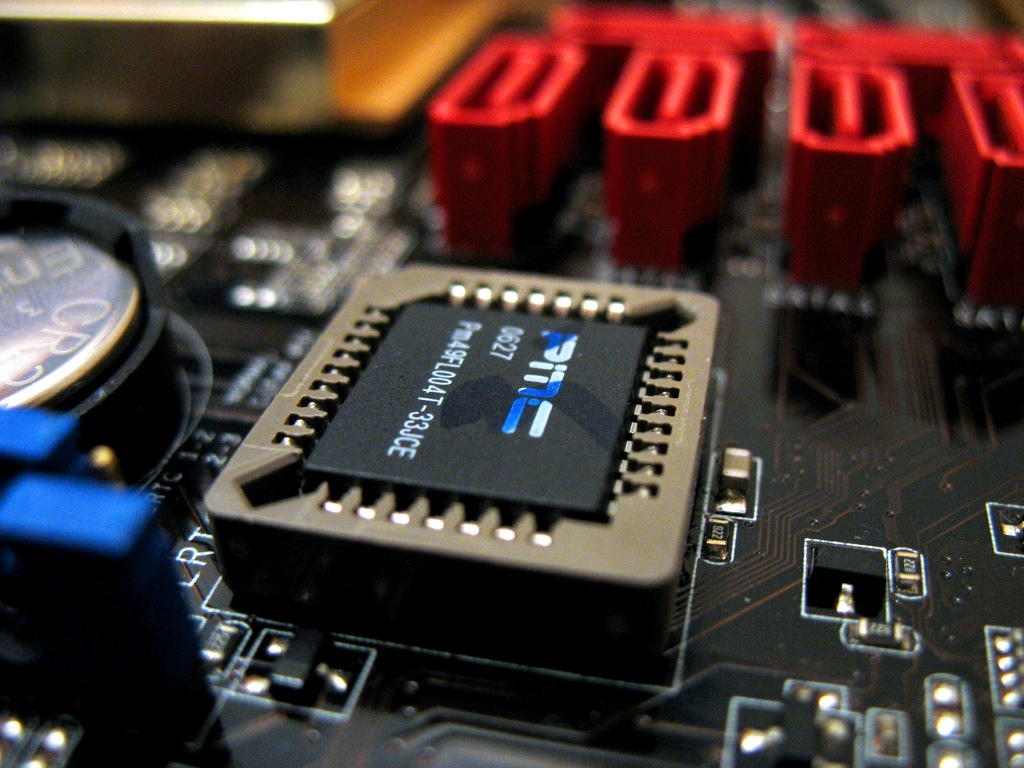 /openwrt/flashrom/raw/commit/03090fec0a2ea275eae9374e5669d6037b1dfc64/doc/user_docs/Plcc32_in_socket.jpg