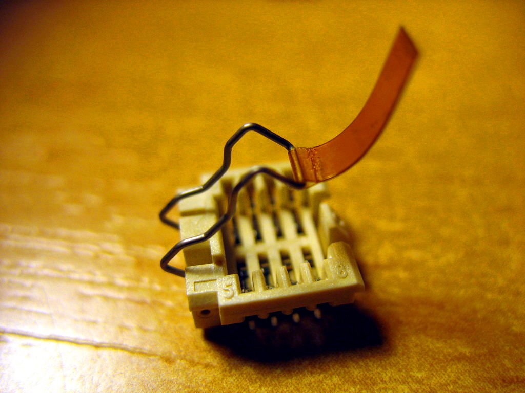 /openwrt/flashrom/raw/commit/03090fec0a2ea275eae9374e5669d6037b1dfc64/doc/user_docs/Soic8_socket_half_opened.jpg