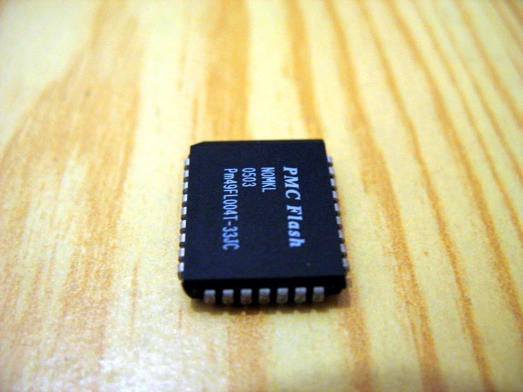 /openwrt/flashrom/raw/commit/0b39a3e00c3f1ebbcc910dfbe08ab3312afa19c1/doc/user_docs/Plcc32_chip.jpg