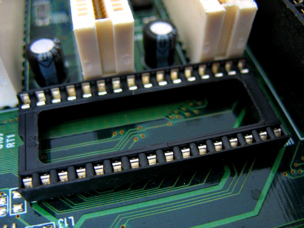 /openwrt/flashrom/raw/commit/32e5aca1a9ae395adee708a7a9c0668f9ee03755/doc/user_docs/Empty_dip32_socket.jpg