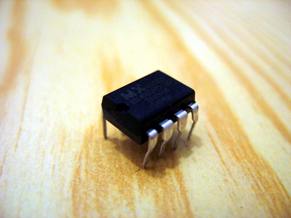 /openwrt/flashrom/raw/commit/4e334c4f79da2b621917da8f47dcf33bb2c0cfbc/doc/user_docs/Dip8_chip.jpg