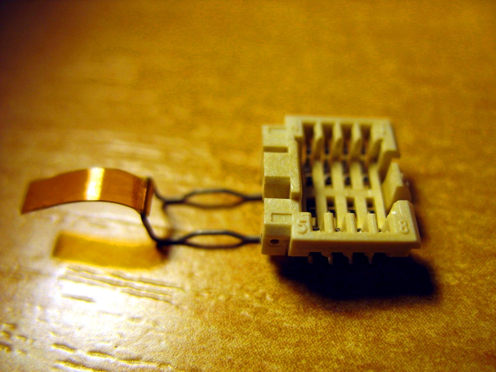 /openwrt/flashrom/raw/commit/97922fba1774025feebdc195a0d7ad84d2719de6/doc/user_docs/Soic8_socket_open.jpg