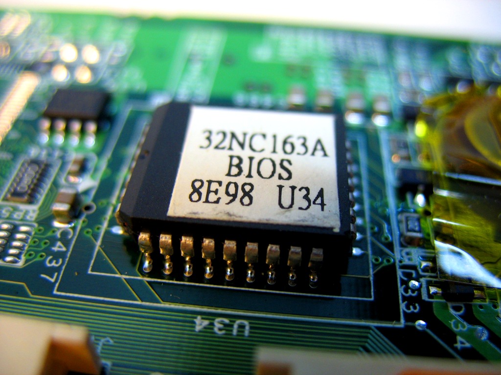 /openwrt/flashrom/raw/commit/a3a8ae7212ec643b6c7a461311b91ff2e403c990/doc/user_docs/Soldered_plcc32.jpg