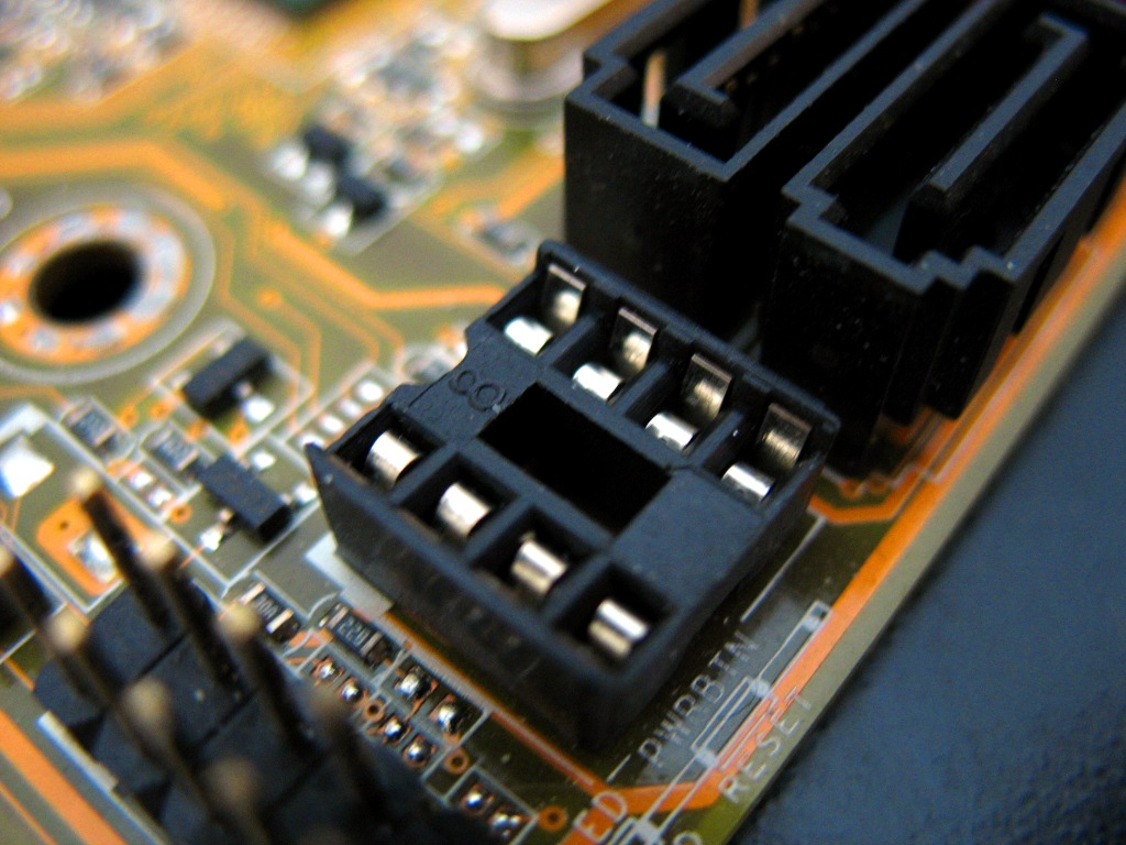 /openwrt/flashrom/raw/commit/ad6d288b4564f7acc53cd842453aa78b664aa72e/doc/user_docs/Empty_dip8_socket.jpg