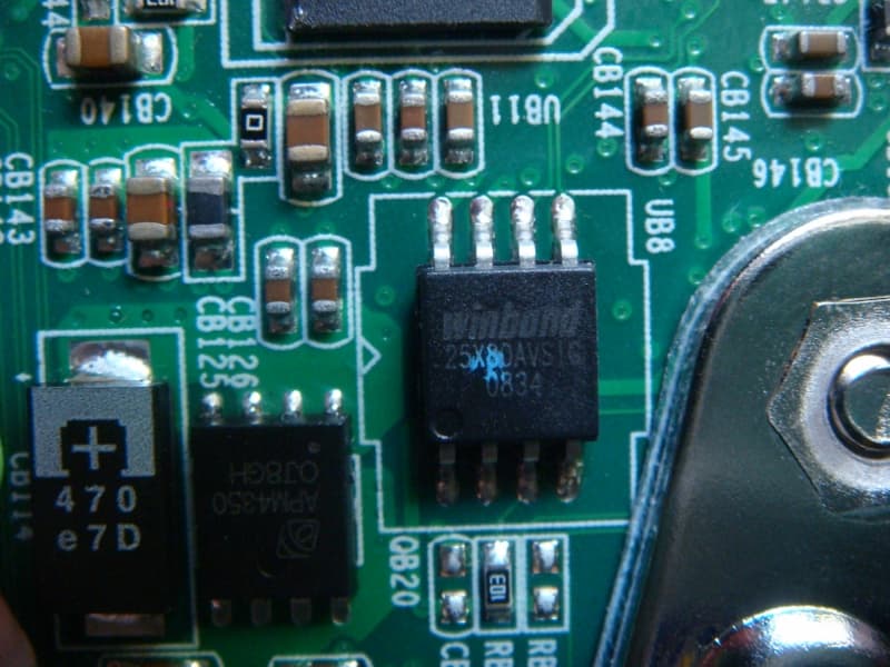 /openwrt/flashrom/raw/commit/b41fc1709998dd3eba48b042a00db509503bf2fb/doc/user_docs/Soic8_chip.jpg