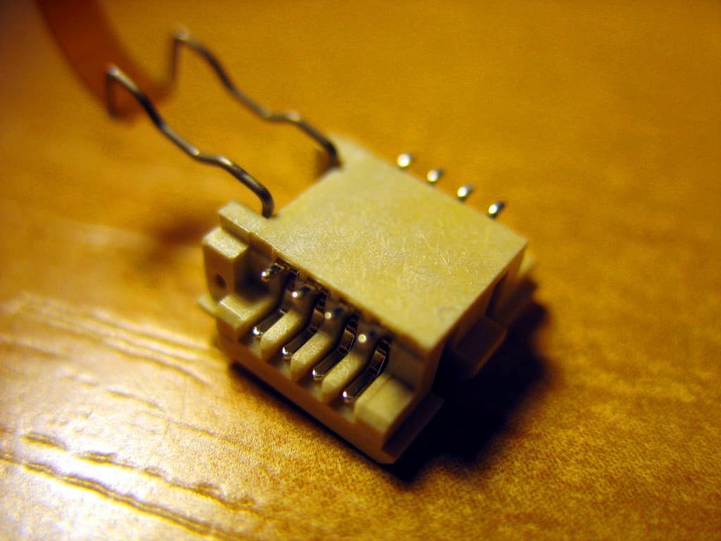 /openwrt/flashrom/raw/commit/b41fc1709998dd3eba48b042a00db509503bf2fb/doc/user_docs/Soic8_socket_back.jpg